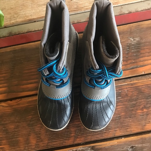 SOLD EUC Grey Sorel Waterproof Boots - Picture 5 of 6